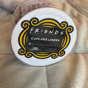 Friends disposable cupcake liners
